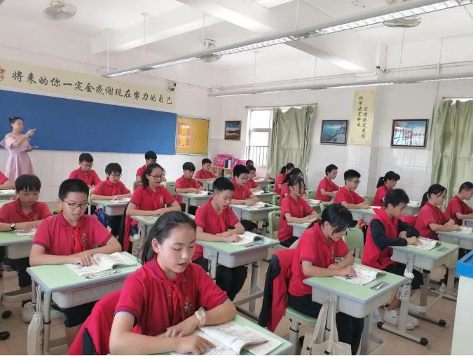 学生读书.jpg